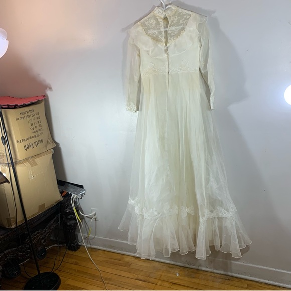 Vintage victorian wedding dress - Picture 7 of 16